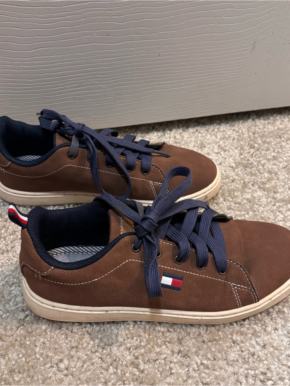 Tommy Hilfiger Brown Court Sneakers Big Kids 5Y / Fits Women's 7